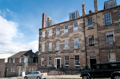 363 Spacious 3 bedroom 18th century property in the city centre - image 13