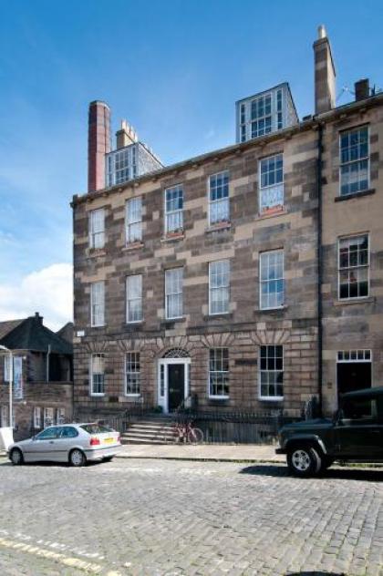 363 Spacious 3 bedroom 18th century property in the city centre - image 14