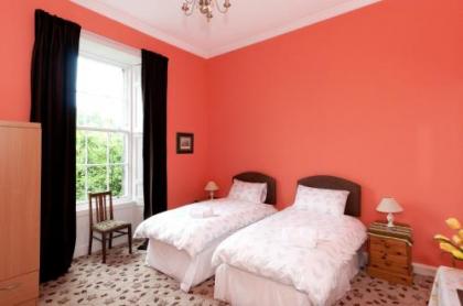 363 Spacious 3 bedroom 18th century property in the city centre - image 4