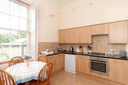 363 Spacious 3 bedroom 18th century property in the city centre - image 7