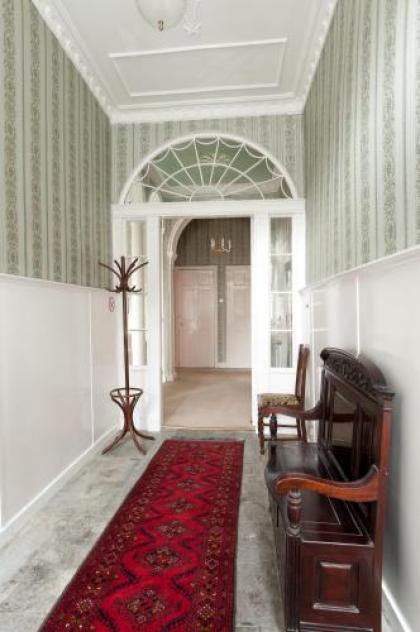 363 Spacious 3 bedroom 18th century property in the city centre - image 9