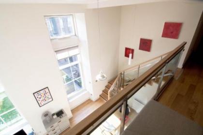 424 Stunning 2 bedroom duplex apartment by The Meadows with secure parking - image 12