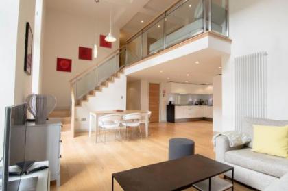 424 Stunning 2 bedroom duplex apartment by The Meadows with secure parking - image 6