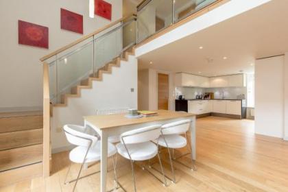 424 Stunning 2 bedroom duplex apartment by The Meadows with secure parking - image 7