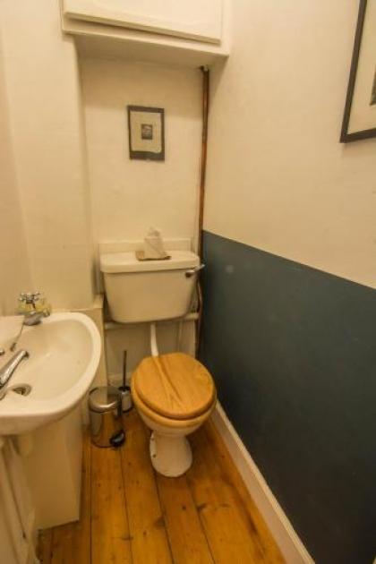 426 Homely 1 bedroom apartment in Leith - image 10