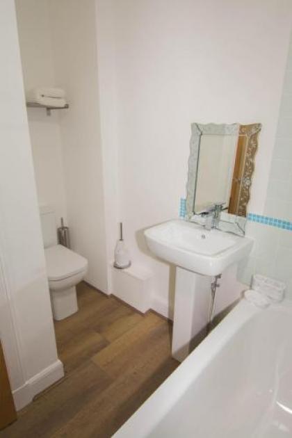 427 - Salmond Place Apartment - image 1
