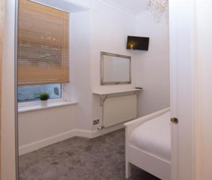 427 - Salmond Place Apartment - image 2
