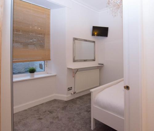 427 - Salmond Place Apartment - image 2