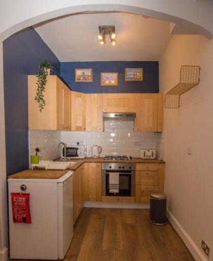 427 - Salmond Place Apartment - image 3