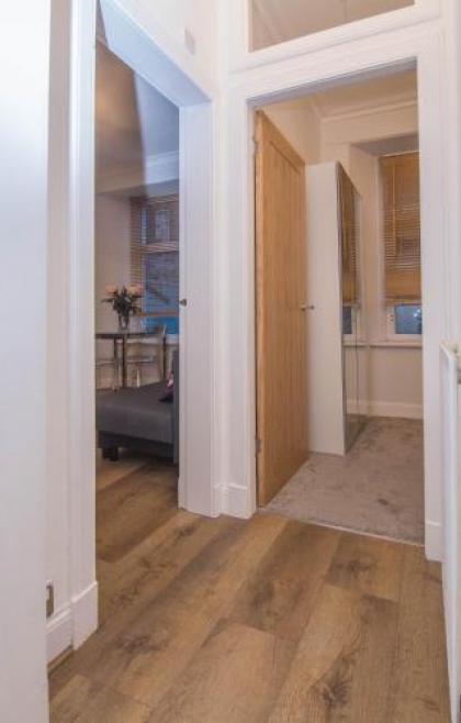 427 - Salmond Place Apartment - image 4