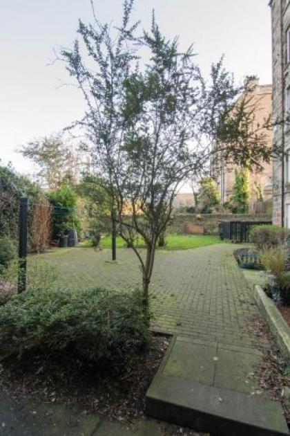 427 - Salmond Place Apartment - image 5