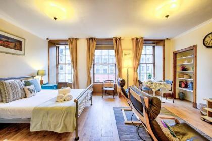 Royal Mile Apartment for Two - Location Location! in Edinburgh