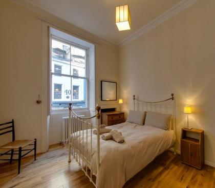 Spacious 2Bed in Heart of Old Town (Diagon Alley) - image 13