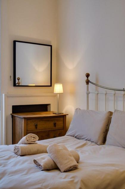 Spacious 2Bed in Heart of Old Town (Diagon Alley) - image 16