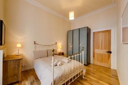 Spacious 2Bed in Heart of Old Town (Diagon Alley) - image 7