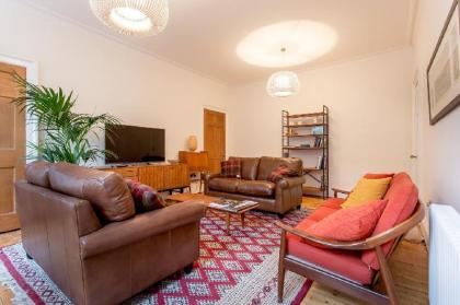 Spacious 2 Bed Apt in Ideal City Centre Location - image 20