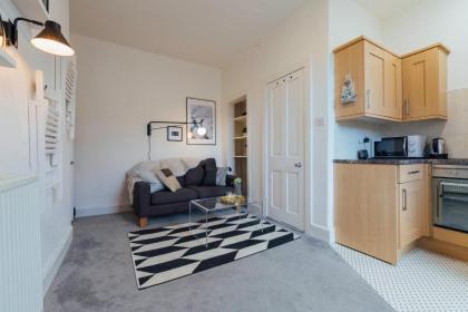 Stylish and Comfortable City Centre Apartment - image 18