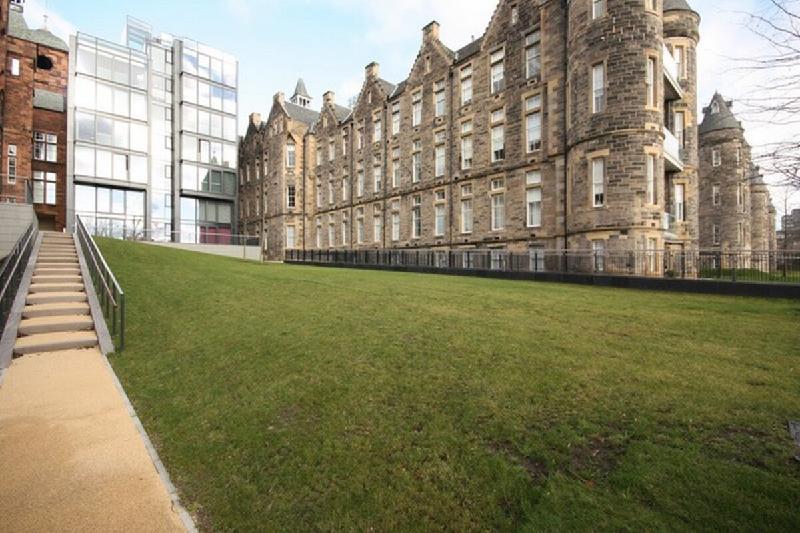 Iconic Quartermile Apartment Heart of the Old Town - image 4
