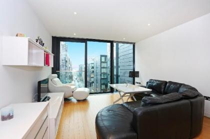 Modern 2bed with free Parking in the Quartermile