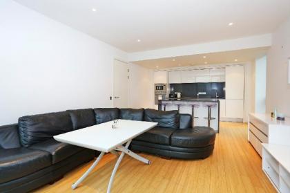 Modern 2bed with free Parking in the Quartermile - image 3