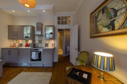 Royal Mile Tower Apartment - image 7