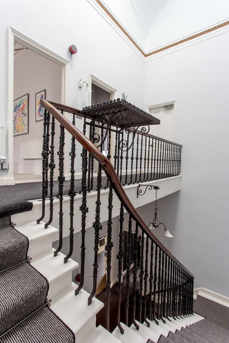 Huge Luxury Townhouse in the City Centre - image 2