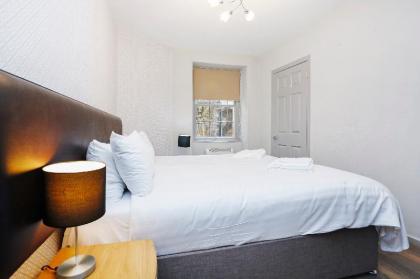 Royal Mile 3BR-1BA castle 150m - Free Parking - image 12