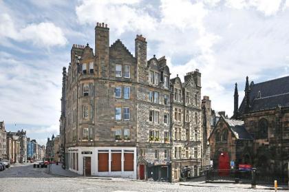 Royal Mile 3BR-1BA castle 150m - Free Parking - image 3