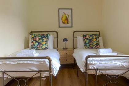 Holyrood New Apartment - image 30