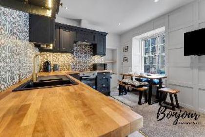 Grassmarket Luxury No. 2 - 3BR-2BA - Free Parking - image 10