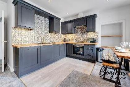 Grassmarket Luxury No. 2 - 3BR-2BA - Free Parking - image 11