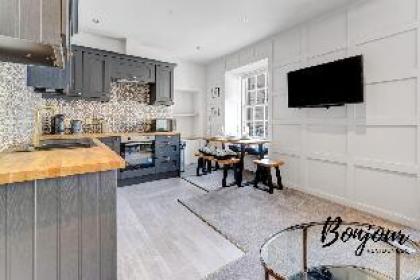 Grassmarket Luxury No. 2 - 3BR-2BA - Free Parking - image 9