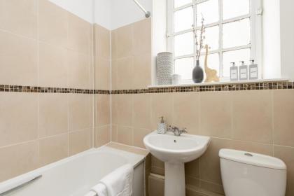 2 BR Royal Mile Apartment - image 10