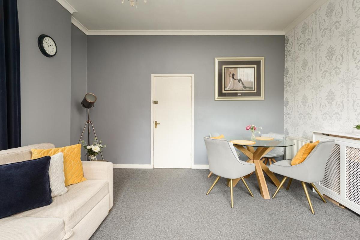 2 BR Royal Mile Apartment - image 3