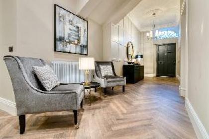 Luxury City Retreat w/ Hot Tub & Patio Edinburgh