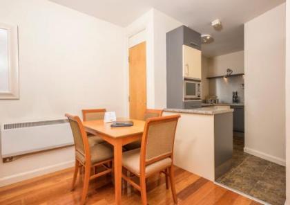 Holyrood Aparthotel - image 10