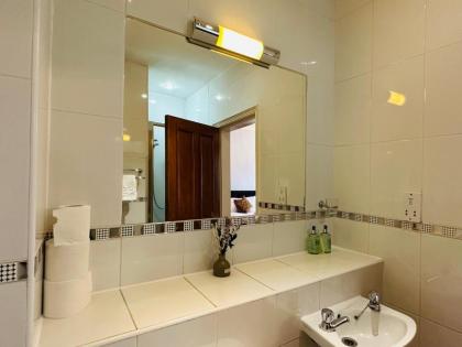 Abbotsford Guest House - image 29