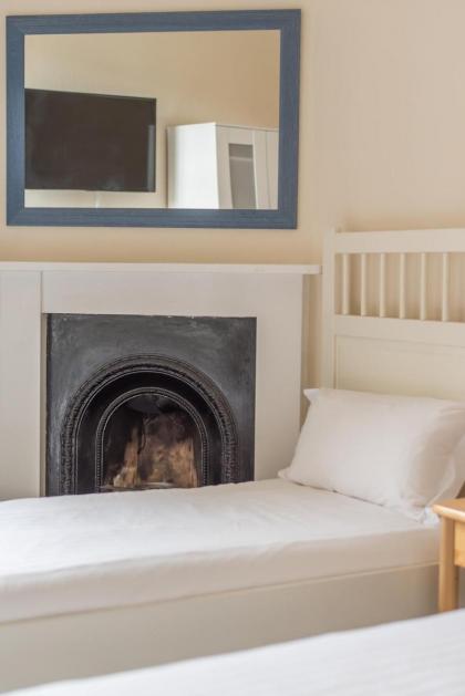 3 bed overlooking meadows park - image 25