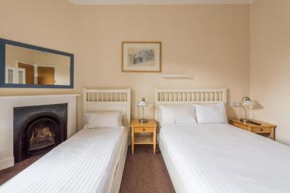3 bed overlooking meadows park - image 26