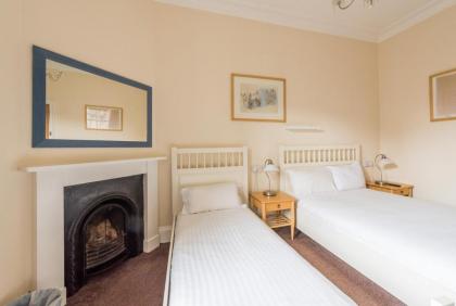 3 bed overlooking meadows park - image 28
