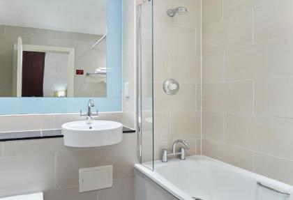 Leonardo Edinburgh City - image 9