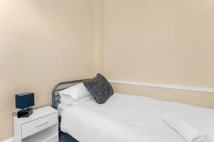 Edinburgh City Centre Jasmine Apartment -SLEEPS 7 - image 13