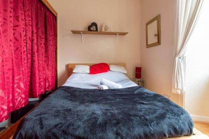 Edinburgh City Centre Hamza Apartment - image 11