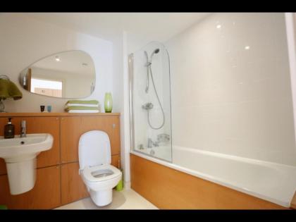 Edinburgh Waterfront Apartments - image 25