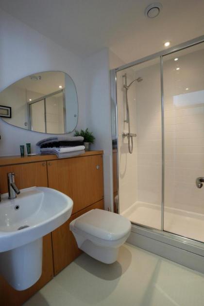 Edinburgh Waterfront Apartments - image 26