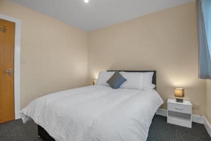 Edinburgh City Center Coady Apartment SLEEPS 5 FREE CAR PARK SPACE - image 24