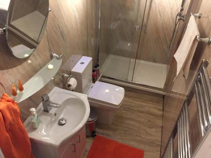 Edinburgh Central Apartment - image 23