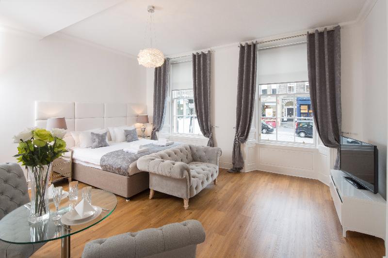 Edinburgh Castle Apartments & Suites - main image