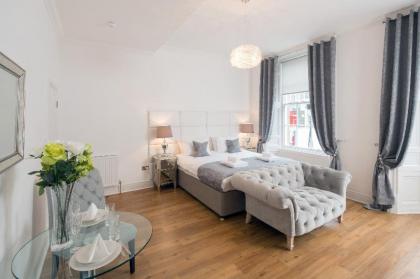 Edinburgh Castle Apartments & Suites - image 20