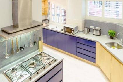 Ramsay Gardens - Grand 4-Bedroom Apartment Next To Castle - image 15